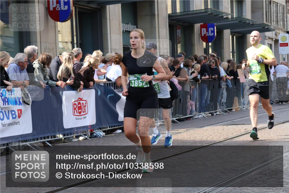 13.09.2026 - 21. swb-Marathon Bremen Strokosch-Dieckow http://msf.ph/oto/10338598 13.09.2026 13:26:25 Ziel 531, 1368, 2779, 3076, 3302, 3510, 3526, 3852, 3893, 4077, 4441, 4598, 4919, 5054, 5937, 5943, 6289, 6314, 6375, 6455, 6548, 6580, 7246, 7317, 8112, 8303, 9260, 9551, 13097, 1649, 1896, 2434, 2658, 2666, 3603, 3983, 4723, 4724, 5747, 5854, 5906, 5934, 5992, 6230, 6639, 6886, 7626, 8635, 8817, 13195 meine-sportfotos.de