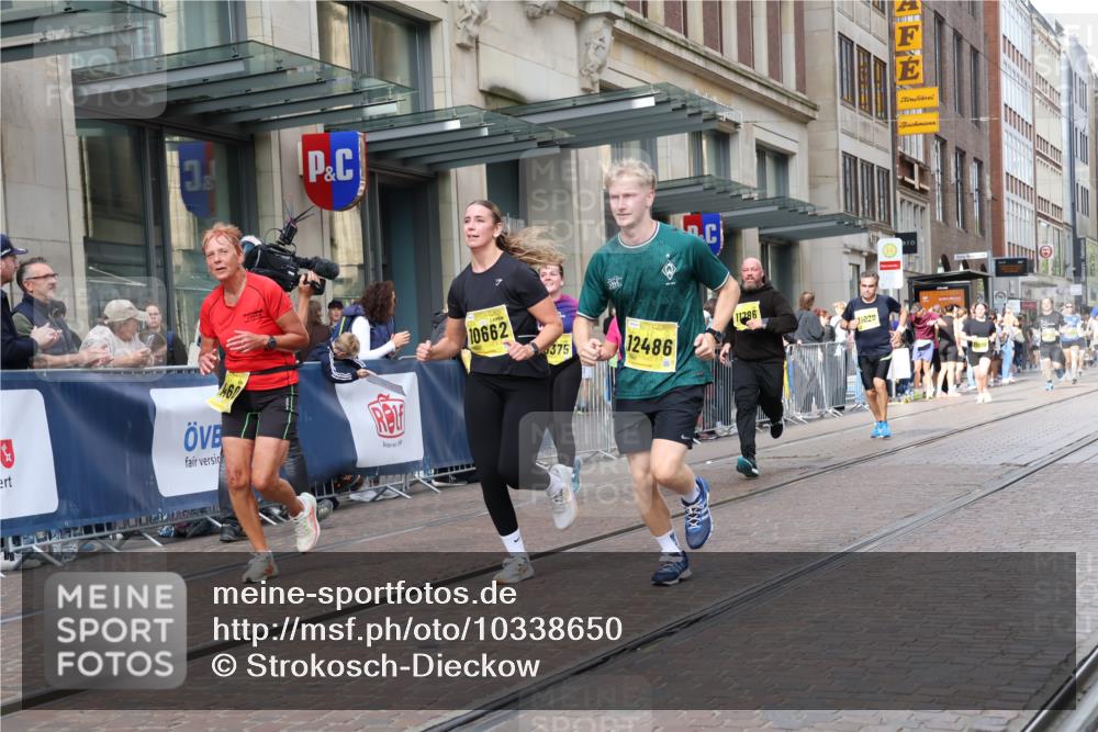 13.09.2026 - 21. swb-Marathon Bremen Strokosch-Dieckow http://msf.ph/oto/10338650 13.09.2026 11:06:00 Ziel 10375, 10376, 10681, 10682, 10852, 10853, 11028, 11029, 11340, 11374, 11432, 11460, 11674, 11690, 11729, 11786, 11849, 12217, 12479, 10018, 10168, 10204, 10238, 10305, 10382, 10457, 10619, 10662, 11024, 11132, 11156, 11164, 11477, 11775, 12156, 12186, 12378, 12486, 12523, 12528, 12773 meine-sportfotos.de