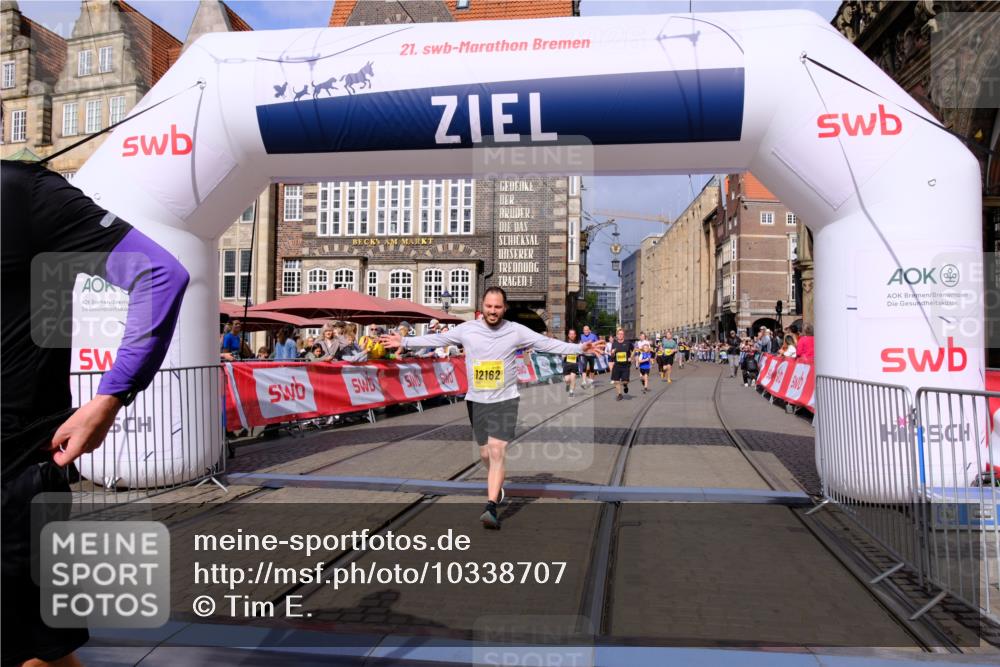 13.09.2026 - 21. swb-Marathon Bremen Tim E. http://msf.ph/oto/10338707 13.09.2026 11:08:53 Ziel 10229, 10399, 10609, 11065, 11124, 11358, 11421, 11560, 11561, 11678, 11710, 11718, 11834, 11888, 11968, 12073, 12162, 12164, 12410, 12516 meine-sportfotos.de