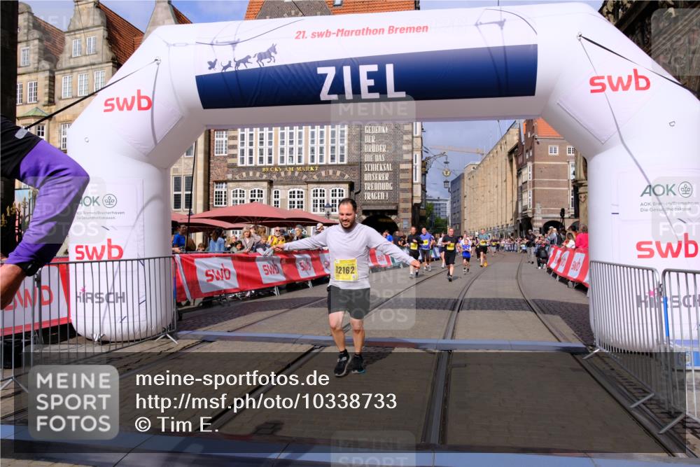 13.09.2026 - 21. swb-Marathon Bremen Tim E. http://msf.ph/oto/10338733 13.09.2026 11:08:54 Ziel 10229, 10399, 10609, 11065, 11358, 11421, 11560, 11561, 11678, 11710, 11718, 11834, 11888, 11968, 12162, 12164, 12410, 12516 meine-sportfotos.de