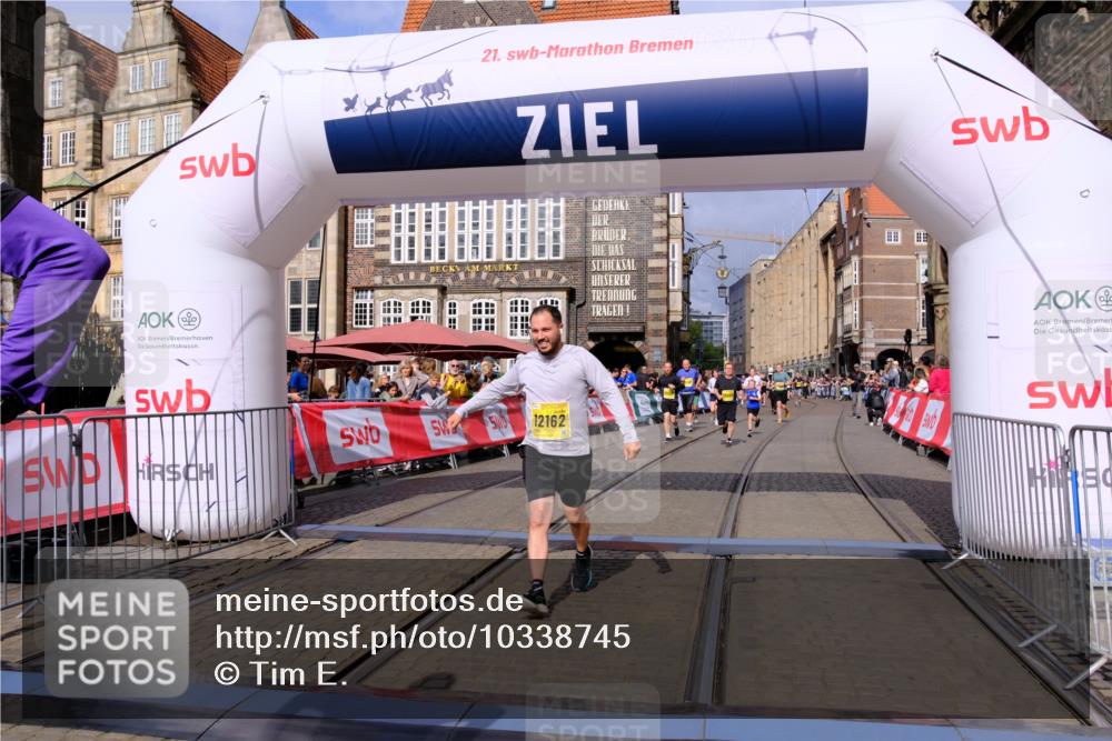 13.09.2026 - 21. swb-Marathon Bremen Tim E. http://msf.ph/oto/10338745 13.09.2026 11:08:54 Ziel 10229, 10399, 10609, 11065, 11358, 11421, 11560, 11561, 11678, 11710, 11718, 11834, 11888, 11968, 12162, 12164, 12410, 12516 meine-sportfotos.de
