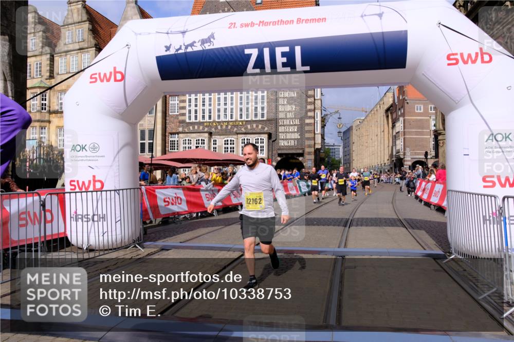 13.09.2026 - 21. swb-Marathon Bremen Tim E. http://msf.ph/oto/10338753 13.09.2026 11:08:54 Ziel 10229, 10399, 10609, 11065, 11358, 11421, 11560, 11561, 11678, 11710, 11718, 11834, 11888, 11968, 12162, 12164, 12410, 12516 meine-sportfotos.de