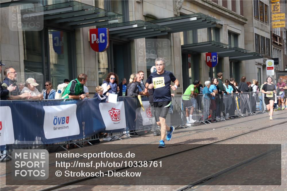 13.09.2026 - 21. swb-Marathon Bremen Strokosch-Dieckow http://msf.ph/oto/10338761 13.09.2026 11:06:03 Ziel 10375, 10376, 10681, 10682, 10852, 10853, 11028, 11029, 11240, 11340, 11374, 11432, 11460, 11674, 11690, 11729, 11786, 11849, 12217, 12479, 12485, 10018, 10168, 10204, 10238, 10305, 10382, 10457, 10619, 10662, 11024, 11132, 11156, 11164, 11477, 11775, 12186, 12378, 12486, 12523, 12528, 12773 meine-sportfotos.de