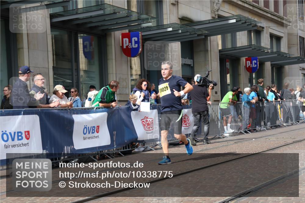 13.09.2026 - 21. swb-Marathon Bremen Strokosch-Dieckow http://msf.ph/oto/10338775 13.09.2026 11:06:03 Ziel 10375, 10376, 10681, 10682, 10852, 10853, 11028, 11029, 11240, 11340, 11374, 11432, 11460, 11674, 11690, 11729, 11786, 11849, 12217, 12479, 12485, 10018, 10168, 10204, 10238, 10305, 10382, 10457, 10619, 10662, 11024, 11132, 11156, 11164, 11477, 11775, 12186, 12378, 12486, 12523, 12528, 12773 meine-sportfotos.de