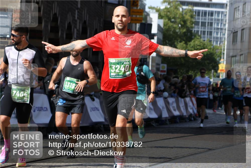 13.09.2026 - 21. swb-Marathon Bremen Strokosch-Dieckow http://msf.ph/oto/10338782 13.09.2026 13:19:54 Ziel 161, 461, 926, 1010, 1232, 1281, 1468, 1535, 1642, 2906, 4319, 4455, 4977, 4978, 7037, 7140, 7268, 7945, 8153, 8185, 9984, 13163, 205, 431, 495, 511, 655, 1058, 1252, 1390, 1537, 1931, 1972, 2343, 2807, 2903, 3690, 4287, 5340, 5389, 5813, 5837, 6663, 7341, 7404, 7531, 9756, 13192 meine-sportfotos.de