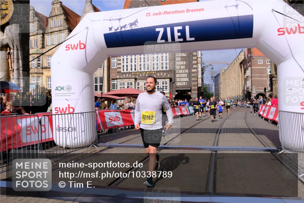 13.09.2026 - 21. swb-Marathon Bremen Tim E. http://msf.ph/oto/10338789 13.09.2026 11:08:54 Ziel 10229, 10399, 10609, 11065, 11358, 11421, 11560, 11561, 11678, 11710, 11718, 11834, 11888, 11968, 12162, 12164, 12410, 12516 meine-sportfotos.de