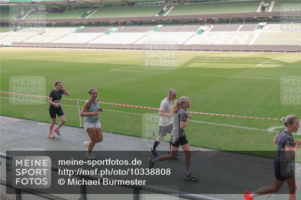 13.09.2026 - 21. swb-Marathon Bremen Michael Burmester http://msf.ph/oto/10338808 13.09.2026 13:17:13 Laufen im Stadion 134, 153, 231, 267, 271, 311, 449, 588, 598, 612, 653, 990, 1057, 1185, 1312, 1424, 1425, 1465, 1539, 1790, 1813, 1825, 1987, 2013, 2067, 2096, 2218, 2259, 2351, 2363, 2381, 2389, 2419, 2468, 2532, 2550, 2562, 2579, 2586, 2601, 2647, 2655, 2664, 2678, 2698, 2778, 2797, 2799, 2821, 2846, 2893, 2974, 2984, 2996, 3001, 3104, 3133, 3180, 3195, 3213, 3237, 3314, 3331, 3337, 3366, 3387, 3421, 3431, 3479, 3486, 3501, 3506, 3512, 3548, 3654 meine-sportfotos.de