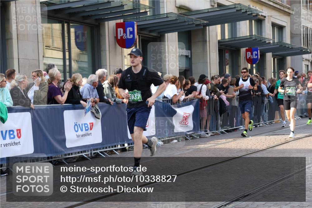 13.09.2026 - 21. swb-Marathon Bremen Strokosch-Dieckow http://msf.ph/oto/10338827 13.09.2026 13:26:32 Ziel 531, 946, 2089, 2779, 3076, 3302, 3510, 3527, 3852, 3893, 4327, 4441, 4598, 4919, 5054, 5689, 5937, 5943, 6289, 6314, 6375, 6455, 6548, 6580, 7027, 7246, 7317, 8112, 8303, 9150, 9511, 9551, 9854, 13097, 1368, 1649, 2434, 2658, 3526, 3603, 3983, 4077, 4723, 5747, 5906, 5934, 5992, 6230, 6639, 7626, 8817, 9260, 13195 meine-sportfotos.de