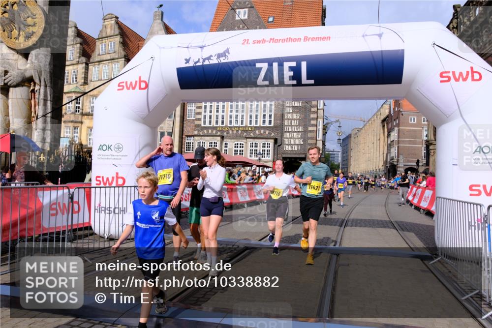 13.09.2026 - 21. swb-Marathon Bremen Tim E. http://msf.ph/oto/10338882 13.09.2026 11:09:02 Ziel 10399, 10469, 10599, 10609, 11053, 11358, 11421, 11434, 11678, 11710, 11718, 11834, 12162, 12256, 12353, 12438, 12517 meine-sportfotos.de