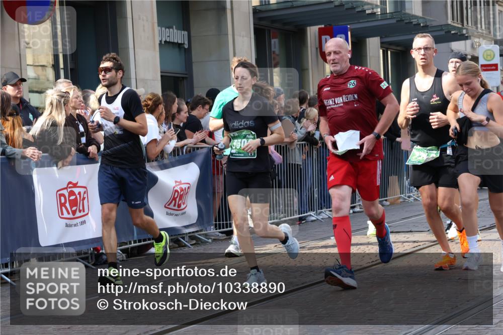 13.09.2026 - 21. swb-Marathon Bremen Strokosch-Dieckow http://msf.ph/oto/10338890 13.09.2026 13:26:33 Ziel 531, 946, 2089, 2779, 3076, 3302, 3510, 3527, 3852, 3893, 4327, 4441, 4598, 4919, 5054, 5689, 5937, 5943, 6289, 6314, 6375, 6455, 6548, 6580, 7027, 7246, 7317, 8112, 8303, 9150, 9511, 9551, 9854, 13097, 1368, 1649, 2434, 2658, 3526, 3603, 3983, 4077, 4723, 5747, 5906, 5934, 5992, 6230, 6548, 6639, 7626, 8817, 9260, 13195 meine-sportfotos.de