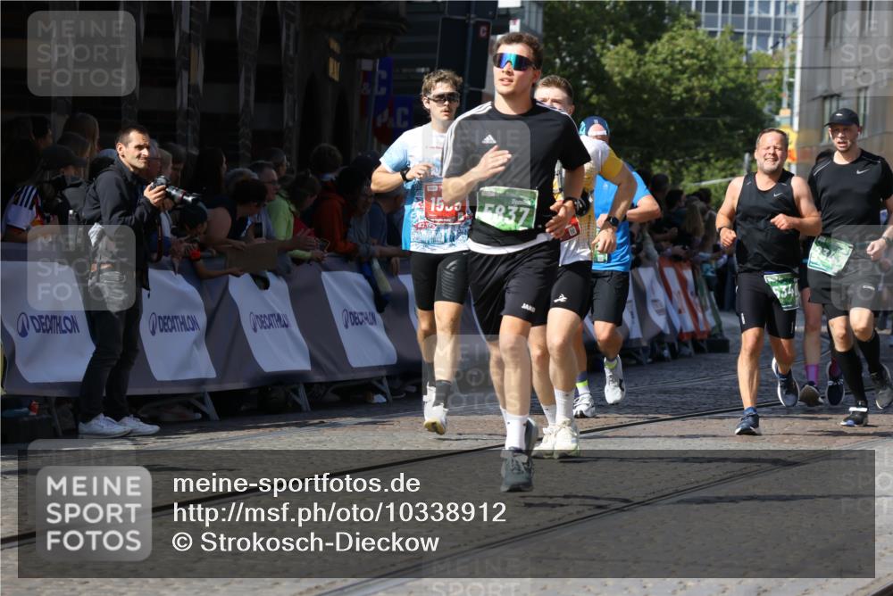13.09.2026 - 21. swb-Marathon Bremen Strokosch-Dieckow http://msf.ph/oto/10338912 13.09.2026 13:19:58 Ziel 161, 461, 926, 1010, 1232, 1281, 1468, 1535, 1642, 2870, 2906, 3966, 4455, 4479, 4480, 4977, 4978, 7037, 7140, 7268, 7655, 7945, 8153, 8185, 9359, 9984, 13163, 205, 431, 655, 1058, 1252, 1390, 1537, 1931, 2122, 2343, 2807, 2885, 2903, 3685, 3690, 4287, 5340, 5389, 5837, 6663, 7341, 7531, 9518, 9756 meine-sportfotos.de