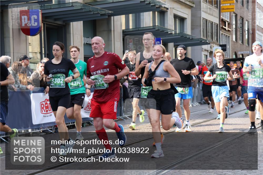 13.09.2026 - 21. swb-Marathon Bremen Strokosch-Dieckow http://msf.ph/oto/10338922 13.09.2026 13:26:34 Ziel 531, 946, 2089, 2779, 3076, 3302, 3510, 3527, 3852, 3893, 4327, 4397, 4441, 4563, 4598, 4919, 5054, 5689, 5937, 5943, 6289, 6314, 6375, 6455, 6580, 7027, 7246, 7317, 8112, 8303, 9150, 9511, 9551, 9854, 9878, 13097, 1368, 1649, 2434, 2658, 2779, 3526, 3603, 3983, 4077, 4723, 5747, 5934, 5992, 6230, 6548, 6639, 7626, 8817, 9260, 13195 meine-sportfotos.de