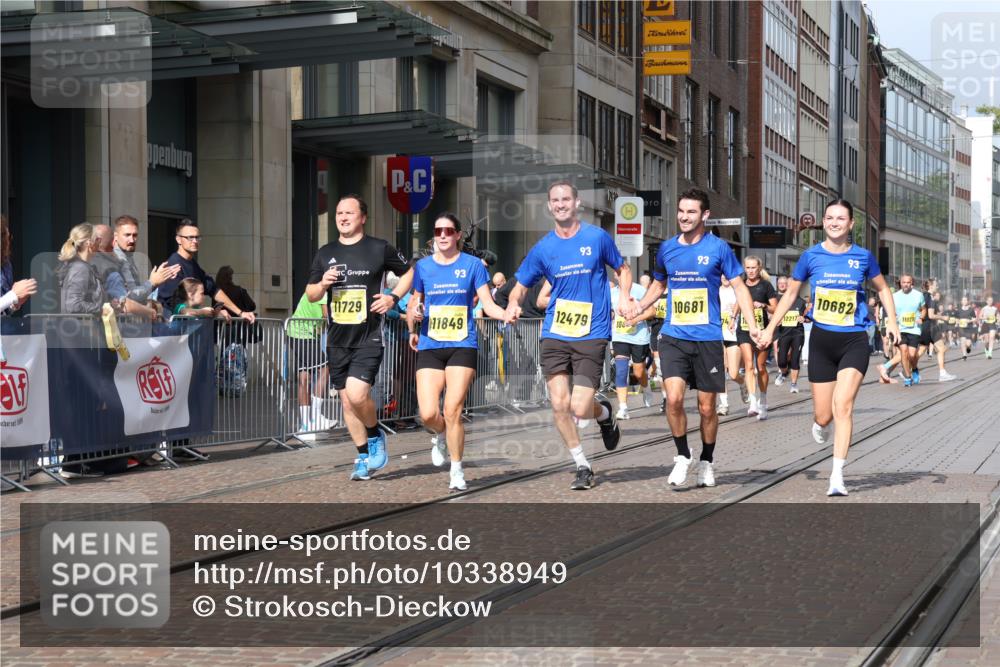 13.09.2026 - 21. swb-Marathon Bremen Strokosch-Dieckow http://msf.ph/oto/10338949 13.09.2026 11:06:09 Ziel 10376, 10654, 10681, 10682, 10849, 10852, 10853, 11021, 11028, 11240, 11340, 11374, 11432, 11690, 11729, 11849, 12217, 12479, 12485, 10018, 10204, 10305, 10375, 10382, 10619, 10662, 11029, 11132, 11156, 11164, 11460, 11477, 11674, 11775, 11786, 12186, 12378, 12486, 12523, 12528 meine-sportfotos.de