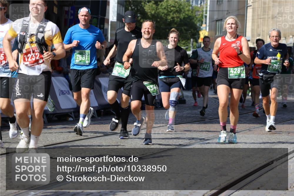 13.09.2026 - 21. swb-Marathon Bremen Strokosch-Dieckow http://msf.ph/oto/10338950 13.09.2026 13:19:59 Ziel 161, 461, 926, 1010, 1232, 1281, 1468, 1535, 1642, 2870, 2906, 3966, 4101, 4455, 4479, 4480, 4977, 4978, 7037, 7140, 7268, 7655, 8153, 8185, 9359, 9984, 13163, 205, 431, 655, 1058, 1252, 1390, 1537, 1750, 1931, 2122, 2343, 2807, 2885, 2903, 3685, 3690, 4287, 5340, 5389, 5837, 6663, 7341, 7531, 7664, 9518, 9756 meine-sportfotos.de