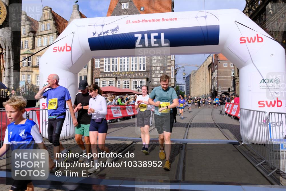 13.09.2026 - 21. swb-Marathon Bremen Tim E. http://msf.ph/oto/10338952 13.09.2026 11:09:02 Ziel 10399, 10469, 10599, 10609, 11053, 11358, 11421, 11434, 11678, 11710, 11718, 11834, 12162, 12256, 12353, 12438, 12517 meine-sportfotos.de