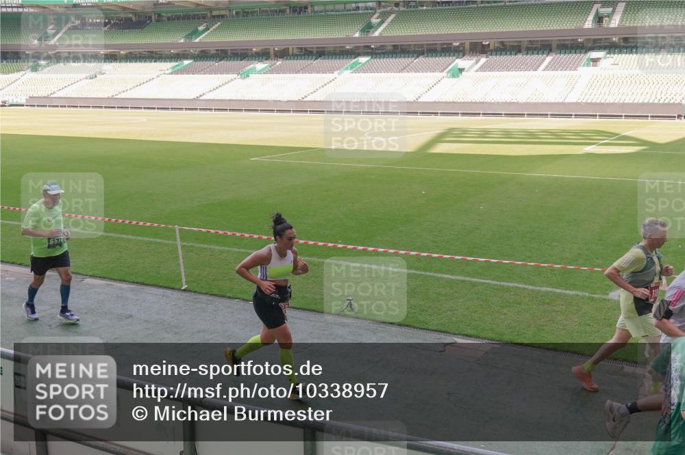 13.09.2026 - 21. swb-Marathon Bremen Michael Burmester http://msf.ph/oto/10338957 13.09.2026 13:17:31 Laufen im Stadion 134, 153, 231, 267, 271, 311, 404, 449, 588, 732, 753, 837, 990, 1057, 1185, 1312, 1424, 1425, 1465, 1539, 1790, 1813, 1825, 1844, 1868, 1987, 2056, 2067, 2096, 2123, 2259, 2351, 2357, 2358, 2363, 2381, 2389, 2419, 2532, 2550, 2562, 2579, 2586, 2601, 2647, 2655, 2664, 2698, 2778, 2797, 2799, 2821, 2846, 2849, 2880, 2893, 2974, 2984, 2996, 3104, 3133, 3146, 3180, 3195, 3210, 3213, 3314, 3337, 3366, 3387, 3421, 3431, 3476, 3479, 3501, 3506, 3537, 3548, 3633, 3654, 3740 meine-sportfotos.de