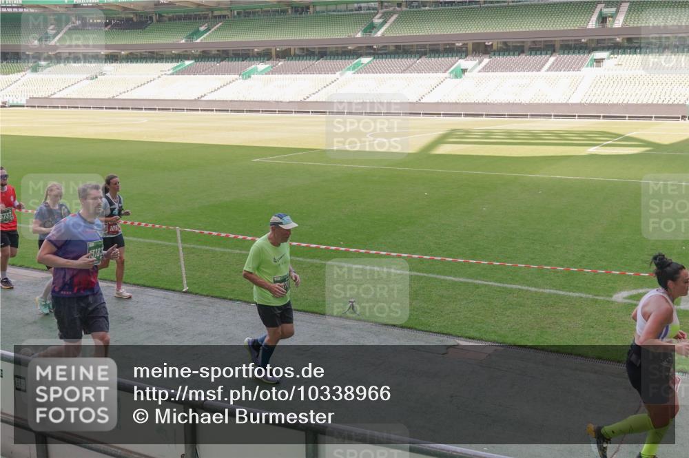 13.09.2026 - 21. swb-Marathon Bremen Michael Burmester http://msf.ph/oto/10338966 13.09.2026 13:17:32 Laufen im Stadion 134, 153, 231, 267, 271, 311, 404, 449, 588, 732, 753, 837, 990, 1057, 1185, 1312, 1424, 1425, 1465, 1539, 1790, 1813, 1825, 1844, 1868, 1987, 2056, 2067, 2096, 2123, 2259, 2351, 2357, 2358, 2363, 2381, 2389, 2419, 2532, 2550, 2562, 2579, 2586, 2601, 2647, 2655, 2664, 2778, 2797, 2799, 2821, 2846, 2849, 2880, 2893, 2974, 2984, 2996, 3104, 3133, 3146, 3180, 3195, 3210, 3213, 3314, 3337, 3366, 3387, 3421, 3431, 3476, 3479, 3501, 3506, 3537, 3548, 3633, 3654, 3740 meine-sportfotos.de