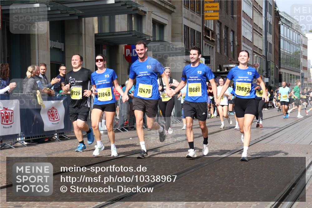 13.09.2026 - 21. swb-Marathon Bremen Strokosch-Dieckow http://msf.ph/oto/10338967 13.09.2026 11:06:10 Ziel 10376, 10654, 10681, 10682, 10849, 10852, 10853, 11021, 11028, 11240, 11340, 11374, 11432, 11690, 11729, 11849, 12217, 12479, 12485, 10018, 10204, 10305, 10375, 10382, 10619, 10662, 11029, 11132, 11156, 11164, 11460, 11477, 11674, 11690, 11775, 11786, 12186, 12486, 12523, 12528 meine-sportfotos.de