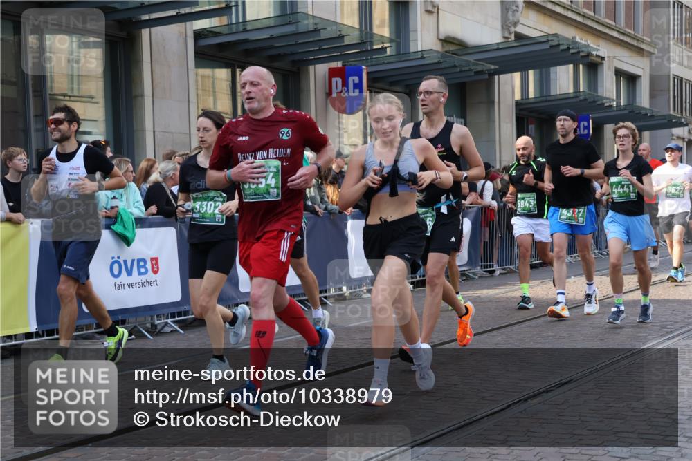 13.09.2026 - 21. swb-Marathon Bremen Strokosch-Dieckow http://msf.ph/oto/10338979 13.09.2026 13:26:35 Ziel 531, 946, 2089, 3076, 3302, 3510, 3527, 3852, 3893, 4327, 4397, 4441, 4563, 4598, 4919, 5054, 5689, 5937, 5943, 6289, 6314, 6375, 6455, 6580, 7027, 7246, 7317, 8112, 8303, 9150, 9511, 9551, 9854, 9878, 13097, 1368, 1649, 2434, 2658, 2779, 3526, 3603, 3983, 4077, 5747, 5934, 5992, 6230, 6548, 6639, 7626, 8817, 9260, 13195 meine-sportfotos.de