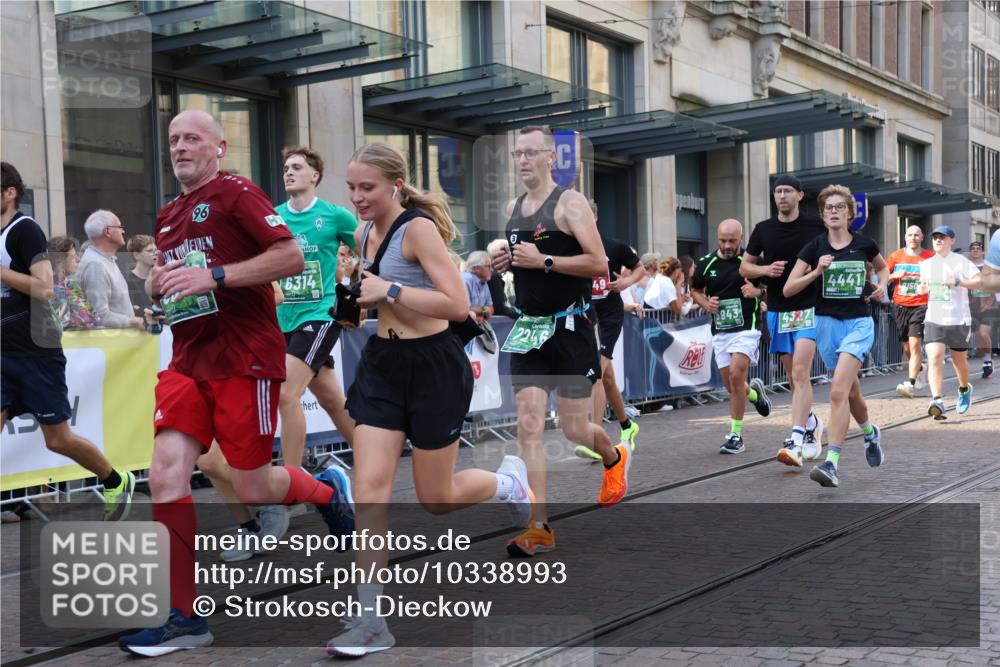 13.09.2026 - 21. swb-Marathon Bremen Strokosch-Dieckow http://msf.ph/oto/10338993 13.09.2026 13:26:35 Ziel 531, 946, 2089, 3076, 3302, 3510, 3527, 3852, 3893, 4327, 4397, 4441, 4563, 4598, 4919, 5054, 5689, 5937, 5943, 6289, 6314, 6375, 6455, 6580, 7027, 7246, 7317, 8112, 8303, 9150, 9511, 9551, 9854, 9878, 13097, 1368, 1649, 2434, 2658, 2779, 3526, 3603, 3983, 4077, 5747, 5934, 5992, 6230, 6548, 6639, 7626, 8817, 9260, 13195 meine-sportfotos.de
