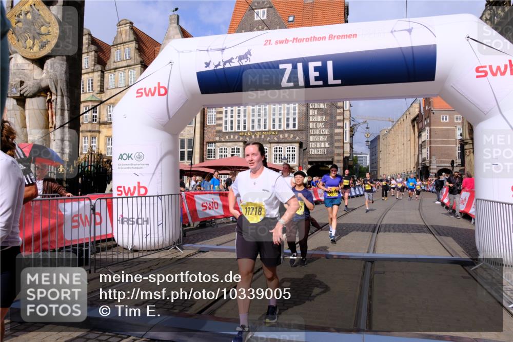 13.09.2026 - 21. swb-Marathon Bremen Tim E. http://msf.ph/oto/10339005 13.09.2026 11:09:04 Ziel 10399, 10469, 10599, 10609, 11053, 11074, 11358, 11421, 11434, 11710, 11718, 11834, 12162, 12256, 12353, 12438, 12517 meine-sportfotos.de