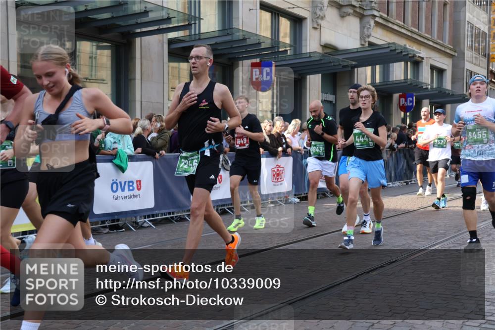 13.09.2026 - 21. swb-Marathon Bremen Strokosch-Dieckow http://msf.ph/oto/10339009 13.09.2026 13:26:36 Ziel 531, 946, 1493, 1494, 2089, 3076, 3302, 3510, 3527, 3852, 3893, 4327, 4397, 4441, 4563, 4598, 4919, 5054, 5689, 5937, 5943, 6289, 6314, 6375, 6455, 6580, 7027, 7072, 7246, 7317, 8112, 8303, 9150, 9511, 9551, 9854, 9878, 13097, 1368, 1649, 2434, 2658, 2779, 3526, 3603, 3983, 4077, 5747, 5934, 5992, 6230, 6375, 6548, 6639, 7626, 8817, 9260, 13195 meine-sportfotos.de