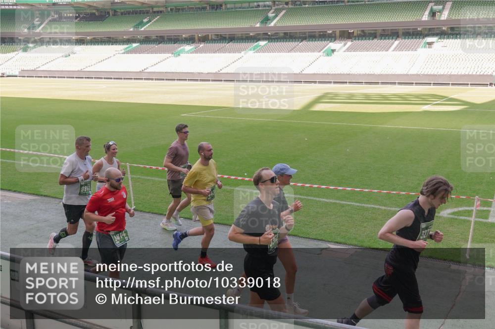 13.09.2026 - 21. swb-Marathon Bremen Michael Burmester http://msf.ph/oto/10339018 13.09.2026 13:17:39 Laufen im Stadion 134, 153, 267, 271, 311, 404, 449, 546, 588, 732, 753, 837, 990, 1057, 1185, 1312, 1424, 1425, 1465, 1539, 1790, 1813, 1825, 1844, 1868, 1987, 2056, 2067, 2096, 2123, 2259, 2357, 2358, 2363, 2381, 2389, 2419, 2532, 2550, 2562, 2579, 2586, 2601, 2614, 2647, 2655, 2778, 2797, 2821, 2849, 2857, 2880, 2893, 2974, 2984, 2996, 2999, 3100, 3104, 3146, 3180, 3195, 3210, 3213, 3314, 3337, 3366, 3387, 3421, 3431, 3476, 3479, 3501, 3506, 3537, 3548, 3633, 3654, 3740, 4478 meine-sportfotos.de