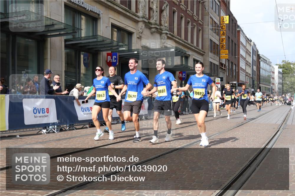 13.09.2026 - 21. swb-Marathon Bremen Strokosch-Dieckow http://msf.ph/oto/10339020 13.09.2026 11:06:11 Ziel 10376, 10654, 10681, 10682, 10795, 10849, 10852, 10853, 11021, 11028, 11240, 11340, 11374, 11432, 11729, 11849, 12217, 12479, 12485, 10018, 10204, 10375, 10382, 10619, 10662, 11029, 11132, 11156, 11164, 11460, 11477, 11674, 11690, 11775, 11786, 12186, 12486, 12528 meine-sportfotos.de
