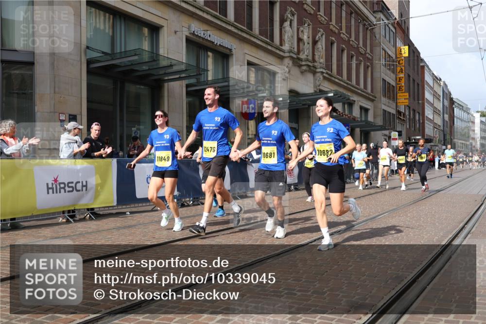 13.09.2026 - 21. swb-Marathon Bremen Strokosch-Dieckow http://msf.ph/oto/10339045 13.09.2026 11:06:12 Ziel 10323, 10376, 10654, 10681, 10682, 10795, 10849, 10852, 10853, 10989, 11021, 11028, 11240, 11340, 11374, 11432, 11729, 11849, 12217, 12479, 12485, 10018, 10204, 10375, 10382, 10619, 10662, 11029, 11132, 11156, 11164, 11460, 11477, 11674, 11690, 11775, 11786, 12186, 12486, 12528 meine-sportfotos.de