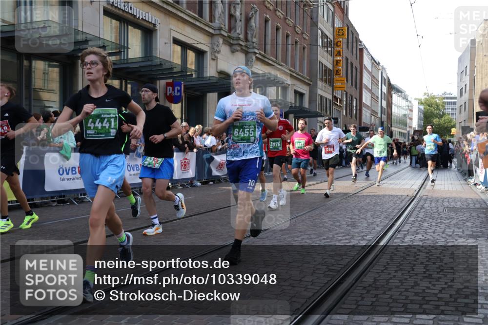 13.09.2026 - 21. swb-Marathon Bremen Strokosch-Dieckow http://msf.ph/oto/10339048 13.09.2026 13:26:37 Ziel 531, 946, 1493, 1494, 2089, 2454, 3076, 3302, 3510, 3527, 3852, 3893, 4327, 4397, 4441, 4563, 4598, 4919, 5054, 5689, 5937, 5943, 6289, 6314, 6455, 6580, 7027, 7072, 7246, 7317, 8112, 8303, 9150, 9511, 9551, 9854, 9878, 13097, 1368, 1649, 2434, 2658, 2779, 3526, 3603, 3983, 4077, 5747, 5934, 5992, 6230, 6289, 6375, 6548, 6639, 7626, 8817, 9260, 13195 meine-sportfotos.de