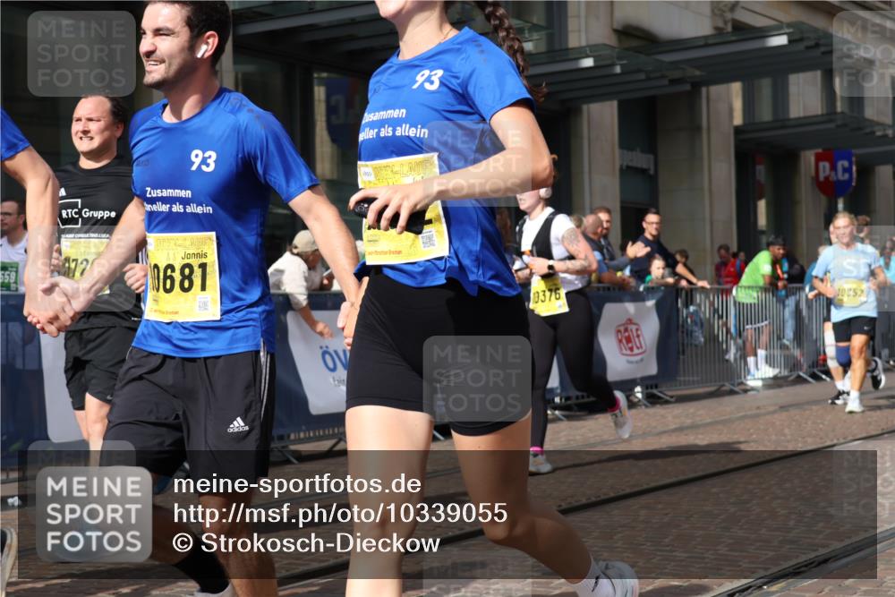 13.09.2026 - 21. swb-Marathon Bremen Strokosch-Dieckow http://msf.ph/oto/10339055 13.09.2026 11:06:13 Ziel 10323, 10376, 10654, 10681, 10682, 10795, 10849, 10852, 10853, 10989, 11021, 11028, 11240, 11340, 11374, 11432, 11729, 11849, 12146, 12217, 12479, 12485, 10018, 10204, 10375, 10382, 10619, 10662, 11029, 11132, 11156, 11164, 11460, 11477, 11674, 11690, 11775, 11786, 12186, 12486 meine-sportfotos.de