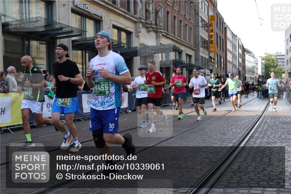 13.09.2026 - 21. swb-Marathon Bremen Strokosch-Dieckow http://msf.ph/oto/10339061 13.09.2026 13:26:37 Ziel 531, 946, 1493, 1494, 2089, 2454, 3076, 3302, 3510, 3527, 3852, 3893, 4327, 4397, 4441, 4563, 4598, 4919, 5054, 5689, 5937, 5943, 6289, 6314, 6455, 6580, 7027, 7072, 7246, 7317, 8112, 8303, 9150, 9511, 9551, 9854, 9878, 13097, 1368, 1649, 2434, 2658, 2779, 3526, 3603, 3983, 4077, 5747, 5934, 5992, 6230, 6289, 6375, 6548, 6639, 7626, 8817, 9260, 13195 meine-sportfotos.de