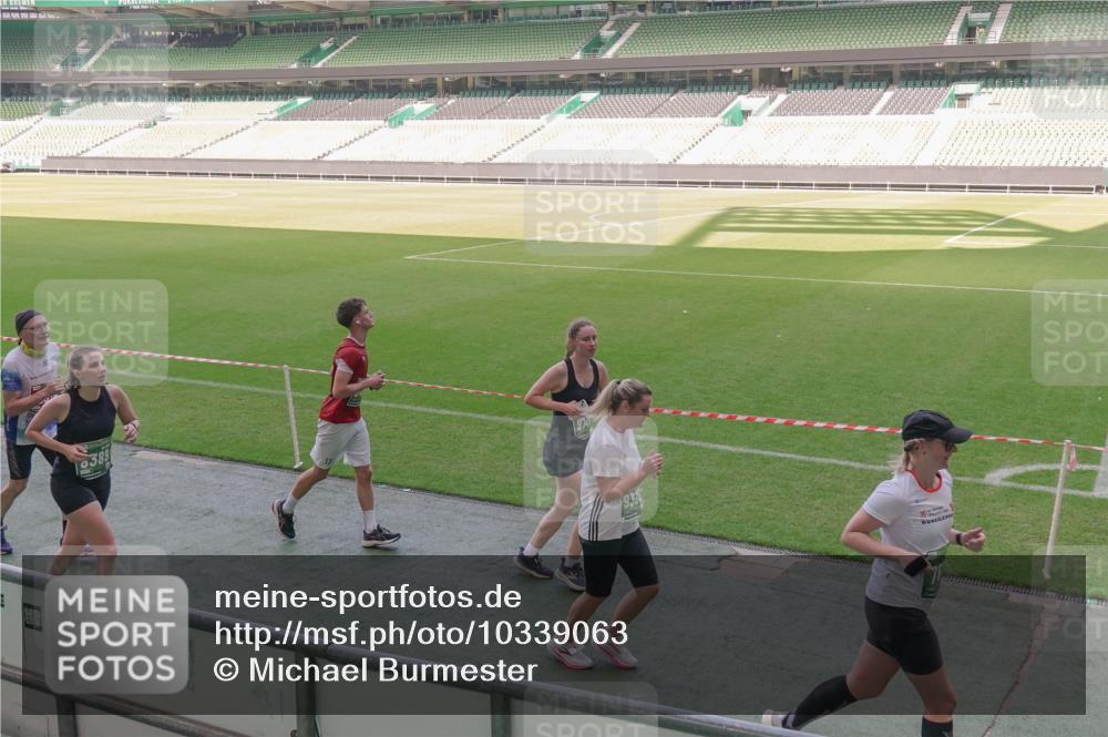 13.09.2026 - 21. swb-Marathon Bremen Michael Burmester http://msf.ph/oto/10339063 13.09.2026 13:17:52 Laufen im Stadion 134, 153, 267, 271, 311, 404, 449, 546, 588, 732, 753, 837, 990, 1057, 1424, 1425, 1539, 1790, 1813, 1825, 1844, 1868, 1987, 2056, 2067, 2096, 2123, 2137, 2259, 2294, 2357, 2358, 2363, 2381, 2389, 2419, 2453, 2532, 2550, 2562, 2586, 2601, 2614, 2647, 2655, 2778, 2797, 2821, 2849, 2857, 2879, 2880, 2893, 2984, 2996, 2999, 3096, 3100, 3104, 3146, 3180, 3195, 3210, 3213, 3314, 3337, 3366, 3421, 3431, 3476, 3479, 3501, 3506, 3537, 3548, 3633, 3654, 3740, 4478 meine-sportfotos.de