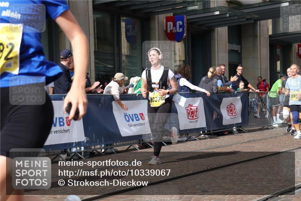 13.09.2026 - 21. swb-Marathon Bremen Strokosch-Dieckow http://msf.ph/oto/10339067 13.09.2026 11:06:13 Ziel 10323, 10376, 10654, 10681, 10682, 10795, 10849, 10852, 10853, 10989, 11021, 11028, 11240, 11340, 11374, 11432, 11729, 11849, 12146, 12217, 12479, 12485, 10018, 10204, 10375, 10382, 10619, 10662, 11029, 11132, 11156, 11164, 11460, 11477, 11674, 11690, 11775, 11786, 12186, 12486 meine-sportfotos.de
