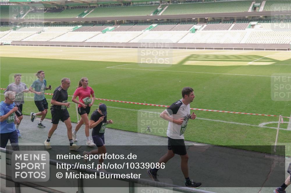 13.09.2026 - 21. swb-Marathon Bremen Michael Burmester http://msf.ph/oto/10339086 13.09.2026 13:17:54 Laufen im Stadion 134, 153, 267, 271, 311, 404, 449, 546, 588, 732, 753, 837, 990, 1057, 1424, 1425, 1539, 1790, 1813, 1825, 1844, 1868, 1987, 2056, 2067, 2096, 2123, 2137, 2259, 2294, 2357, 2358, 2381, 2389, 2419, 2453, 2532, 2550, 2562, 2586, 2601, 2614, 2647, 2655, 2797, 2821, 2849, 2857, 2879, 2880, 2893, 2984, 2996, 2999, 3096, 3100, 3104, 3146, 3180, 3195, 3210, 3213, 3314, 3337, 3366, 3421, 3431, 3476, 3479, 3501, 3506, 3537, 3548, 3633, 3654, 3740, 3879, 4478 meine-sportfotos.de