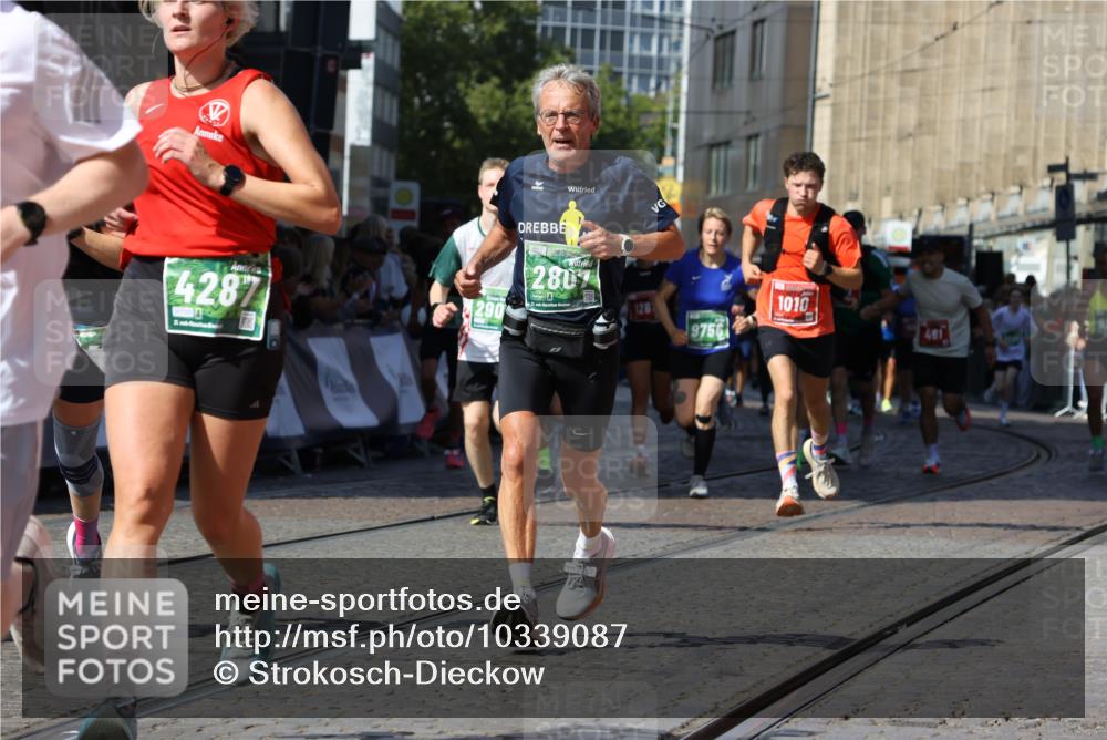 13.09.2026 - 21. swb-Marathon Bremen Strokosch-Dieckow http://msf.ph/oto/10339087 13.09.2026 13:20:02 Ziel 161, 461, 926, 1010, 1232, 1281, 1468, 1535, 1642, 2870, 2906, 3319, 3966, 4101, 4479, 4480, 4977, 4978, 7037, 7140, 7655, 8185, 8263, 9082, 9359, 9984, 13163, 205, 655, 1058, 1390, 1537, 1750, 1931, 2122, 2343, 2807, 2885, 2903, 3685, 3690, 4287, 5340, 5389, 5583, 6663, 7018, 7341, 7531, 7664, 9518, 9756 meine-sportfotos.de