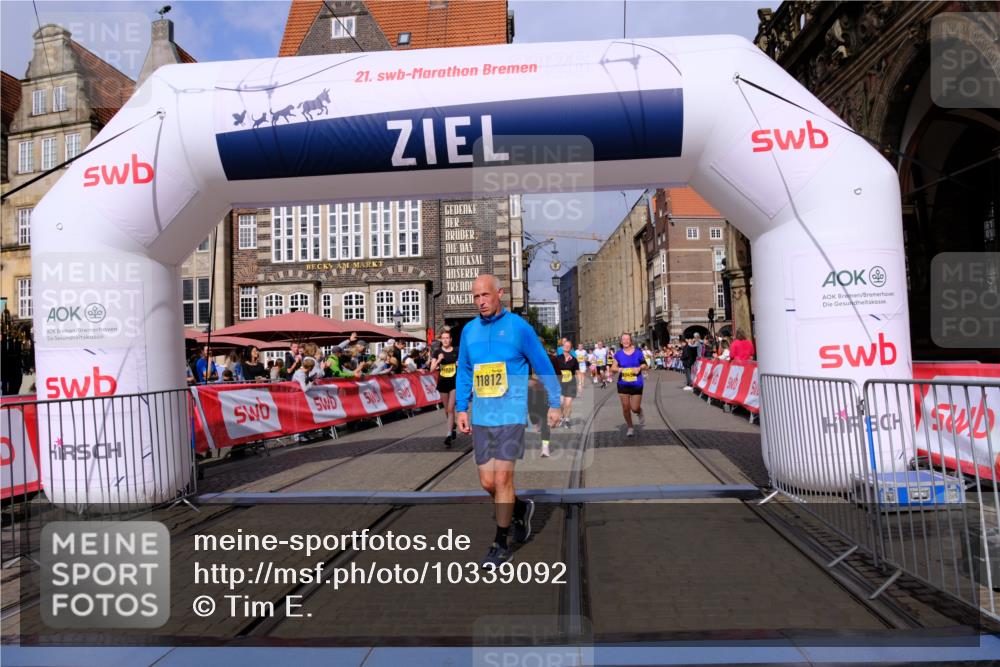 13.09.2026 - 21. swb-Marathon Bremen Tim E. http://msf.ph/oto/10339092 13.09.2026 11:09:14 Ziel 10217, 10455, 10469, 10570, 10599, 10630, 11011, 11053, 11074, 11138, 11434, 11531, 11812, 11905, 12192, 12256, 12353, 12438, 12517, 12554 meine-sportfotos.de