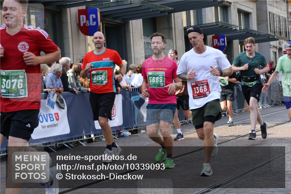 13.09.2026 - 21. swb-Marathon Bremen Strokosch-Dieckow http://msf.ph/oto/10339093 13.09.2026 13:26:38 Ziel 531, 946, 1493, 1494, 2089, 2454, 3076, 3302, 3510, 3527, 3852, 3893, 4121, 4327, 4397, 4441, 4563, 4598, 4919, 5054, 5689, 5937, 5943, 6314, 6455, 6580, 7027, 7072, 7246, 7317, 8112, 8303, 9150, 9511, 9551, 9854, 9878, 13097, 1368, 1649, 2434, 2658, 2779, 3526, 3603, 3852, 3983, 4077, 5747, 5992, 6230, 6289, 6375, 6548, 6639, 7626, 8817, 9260, 13195 meine-sportfotos.de