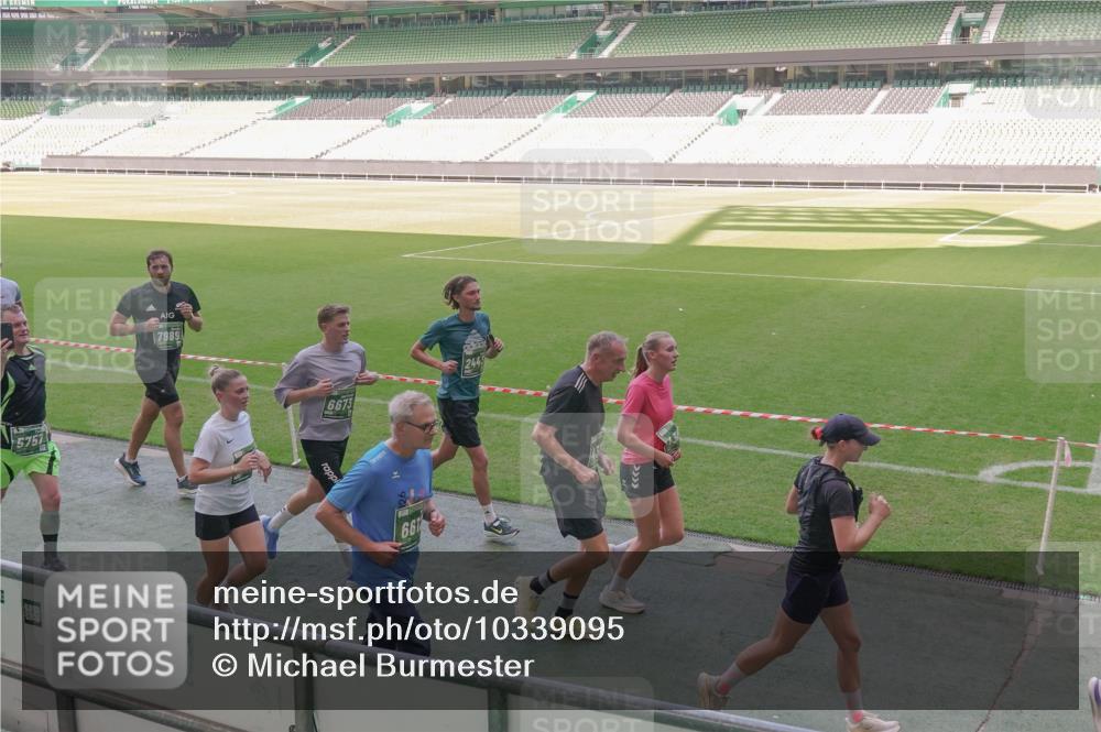 13.09.2026 - 21. swb-Marathon Bremen Michael Burmester http://msf.ph/oto/10339095 13.09.2026 13:17:55 Laufen im Stadion 134, 153, 267, 271, 311, 404, 449, 546, 588, 732, 753, 837, 990, 1057, 1424, 1425, 1539, 1790, 1813, 1825, 1844, 1868, 1987, 2056, 2067, 2096, 2123, 2137, 2259, 2294, 2357, 2358, 2381, 2389, 2419, 2453, 2532, 2550, 2562, 2586, 2601, 2614, 2647, 2655, 2797, 2821, 2849, 2857, 2879, 2880, 2893, 2984, 2996, 2999, 3096, 3100, 3104, 3146, 3180, 3195, 3210, 3213, 3314, 3337, 3366, 3421, 3431, 3476, 3479, 3501, 3506, 3537, 3548, 3633, 3654, 3740, 3879, 4478 meine-sportfotos.de