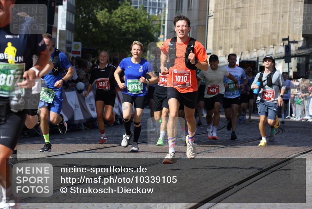 13.09.2026 - 21. swb-Marathon Bremen Strokosch-Dieckow http://msf.ph/oto/10339105 13.09.2026 13:20:04 Ziel 161, 411, 461, 926, 1010, 1053, 1232, 1281, 1468, 1535, 1642, 2870, 2906, 3319, 3411, 3966, 4101, 4479, 4480, 4977, 4978, 7037, 7140, 7655, 8185, 8263, 9082, 9359, 9984, 13163, 655, 1058, 1537, 1750, 1931, 2122, 2885, 2903, 3685, 3690, 5583, 6901, 7018, 7341, 7531, 7664, 9518, 9756 meine-sportfotos.de
