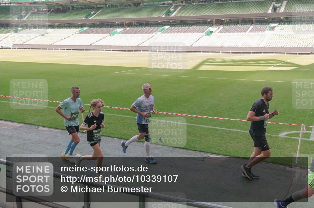 13.09.2026 - 21. swb-Marathon Bremen Michael Burmester http://msf.ph/oto/10339107 13.09.2026 13:17:57 Laufen im Stadion 134, 267, 271, 311, 404, 449, 486, 546, 588, 732, 753, 837, 990, 1057, 1424, 1425, 1790, 1813, 1825, 1844, 1868, 1987, 2056, 2067, 2096, 2123, 2137, 2259, 2294, 2357, 2358, 2381, 2389, 2419, 2453, 2532, 2550, 2562, 2586, 2601, 2614, 2647, 2655, 2797, 2821, 2849, 2857, 2879, 2880, 2893, 2984, 2996, 2999, 3096, 3100, 3104, 3146, 3180, 3195, 3210, 3213, 3314, 3337, 3366, 3421, 3431, 3476, 3479, 3501, 3506, 3537, 3548, 3633, 3654, 3740, 3879, 4478 meine-sportfotos.de