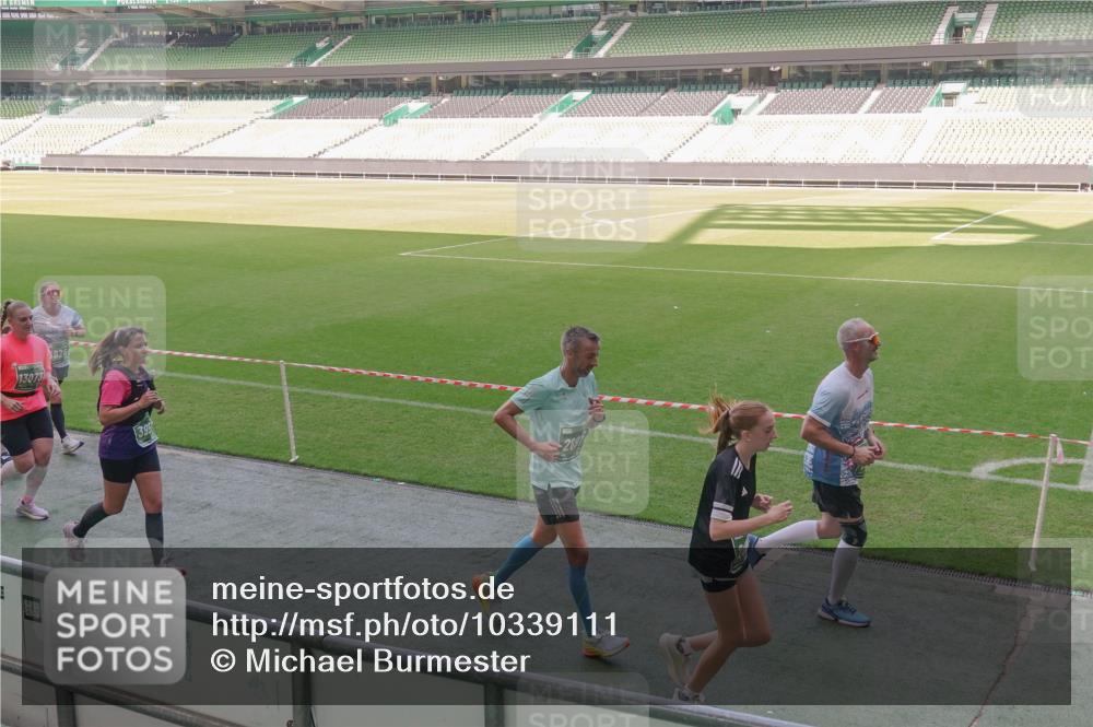 13.09.2026 - 21. swb-Marathon Bremen Michael Burmester http://msf.ph/oto/10339111 13.09.2026 13:17:58 Laufen im Stadion 134, 267, 271, 311, 404, 449, 486, 546, 588, 732, 753, 837, 921, 990, 1057, 1424, 1425, 1431, 1790, 1813, 1825, 1844, 1868, 1987, 2056, 2067, 2096, 2123, 2137, 2259, 2294, 2357, 2358, 2381, 2389, 2419, 2453, 2532, 2550, 2562, 2586, 2601, 2614, 2647, 2655, 2797, 2821, 2849, 2857, 2879, 2880, 2893, 2984, 2996, 2999, 3096, 3100, 3104, 3146, 3180, 3195, 3210, 3213, 3314, 3337, 3366, 3421, 3431, 3476, 3479, 3501, 3506, 3537, 3548, 3633, 3654, 3740, 3879, 4478 meine-sportfotos.de