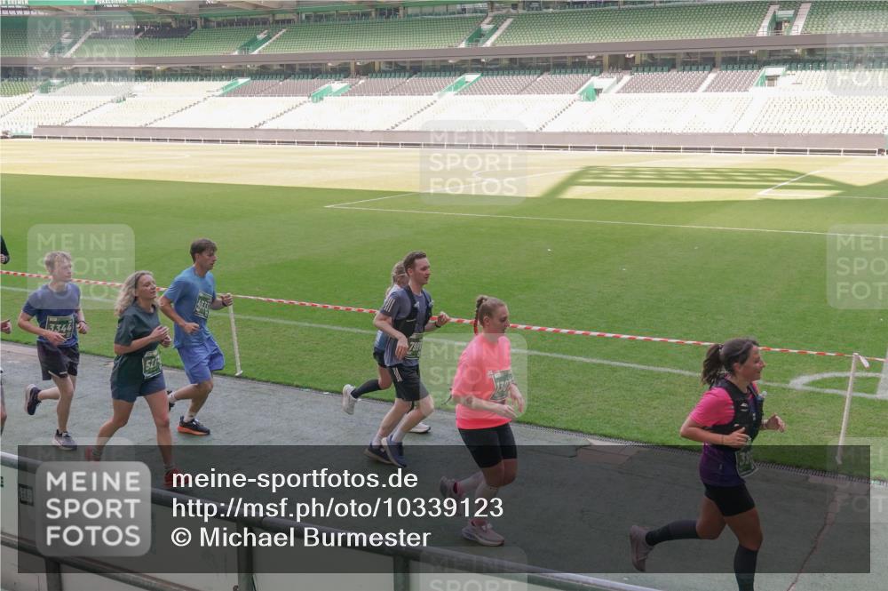 13.09.2026 - 21. swb-Marathon Bremen Michael Burmester http://msf.ph/oto/10339123 13.09.2026 13:18:00 Laufen im Stadion 134, 267, 271, 311, 404, 449, 486, 546, 588, 732, 753, 837, 921, 990, 1057, 1424, 1425, 1431, 1790, 1813, 1825, 1844, 1868, 1987, 2056, 2067, 2096, 2123, 2137, 2259, 2294, 2357, 2358, 2381, 2389, 2419, 2453, 2532, 2550, 2562, 2586, 2601, 2614, 2647, 2655, 2797, 2821, 2849, 2857, 2879, 2880, 2893, 2984, 2996, 2999, 3096, 3100, 3104, 3146, 3180, 3195, 3210, 3213, 3314, 3337, 3366, 3421, 3431, 3476, 3479, 3501, 3506, 3537, 3548, 3619, 3633, 3654, 3740, 3879, 4478 meine-sportfotos.de