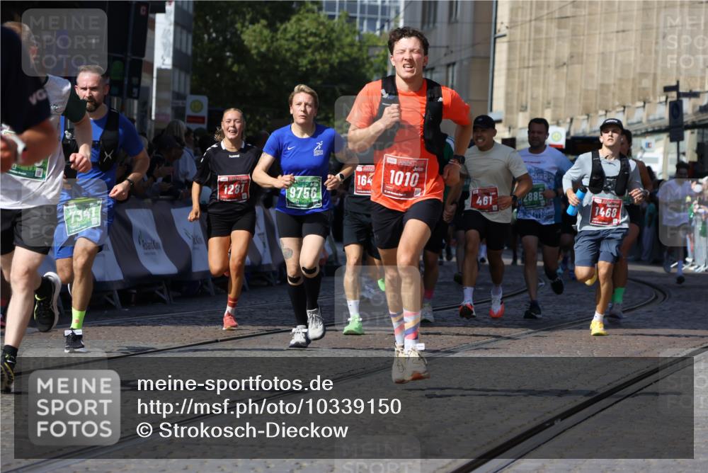 13.09.2026 - 21. swb-Marathon Bremen Strokosch-Dieckow http://msf.ph/oto/10339150 13.09.2026 13:20:04 Ziel 161, 411, 461, 926, 1010, 1053, 1232, 1281, 1468, 1535, 1642, 2870, 2906, 3319, 3411, 3966, 4101, 4479, 4480, 4977, 4978, 7037, 7140, 7655, 8185, 8263, 9082, 9359, 9984, 13163, 655, 1058, 1537, 1750, 1931, 2122, 2885, 2903, 3685, 3690, 5583, 6901, 7018, 7341, 7531, 7664, 9518, 9756 meine-sportfotos.de