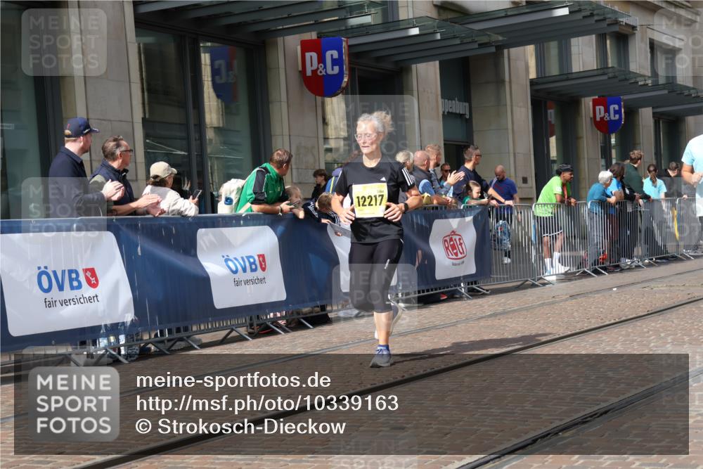 13.09.2026 - 21. swb-Marathon Bremen Strokosch-Dieckow http://msf.ph/oto/10339163 13.09.2026 11:06:17 Ziel 10323, 10654, 10795, 10849, 10852, 10853, 10989, 11021, 11028, 11240, 11370, 11374, 11432, 11729, 12146, 12217, 12219, 12485, 10204, 10375, 10376, 10619, 10662, 10681, 10682, 11029, 11132, 11156, 11340, 11374, 11432, 11460, 11674, 11690, 11775, 11786, 11849, 12186, 12479, 12486 meine-sportfotos.de