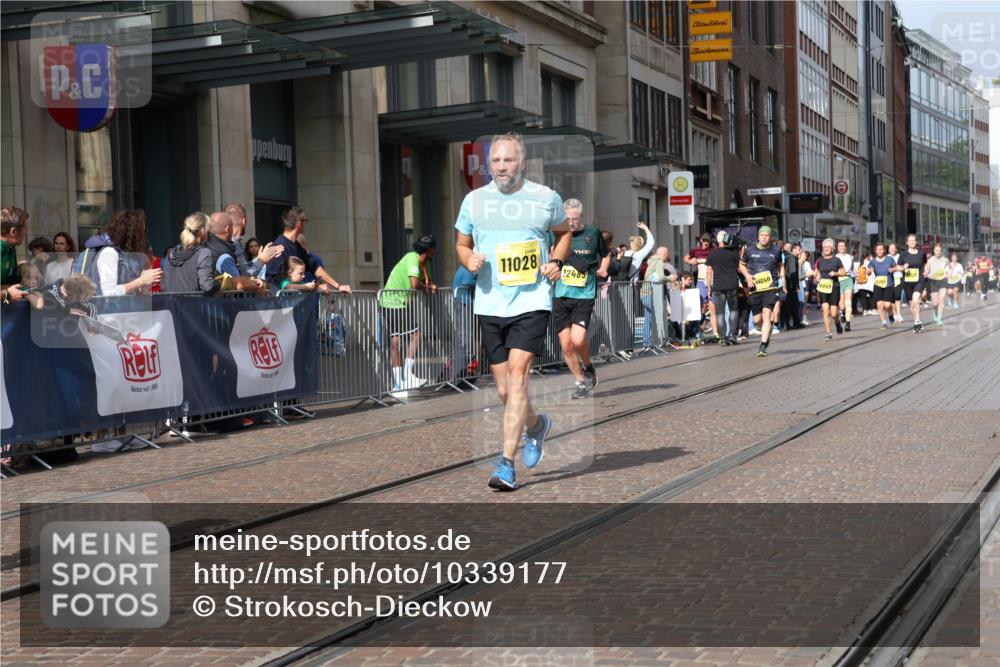 13.09.2026 - 21. swb-Marathon Bremen Strokosch-Dieckow http://msf.ph/oto/10339177 13.09.2026 11:06:18 Ziel 10323, 10654, 10795, 10849, 10852, 10853, 10989, 11021, 11028, 11066, 11240, 11370, 11729, 12146, 12217, 12219, 12485, 10204, 10375, 10376, 10662, 10681, 10682, 11029, 11156, 11340, 11374, 11432, 11460, 11674, 11690, 11729, 11775, 11786, 11849, 12479, 12486 meine-sportfotos.de