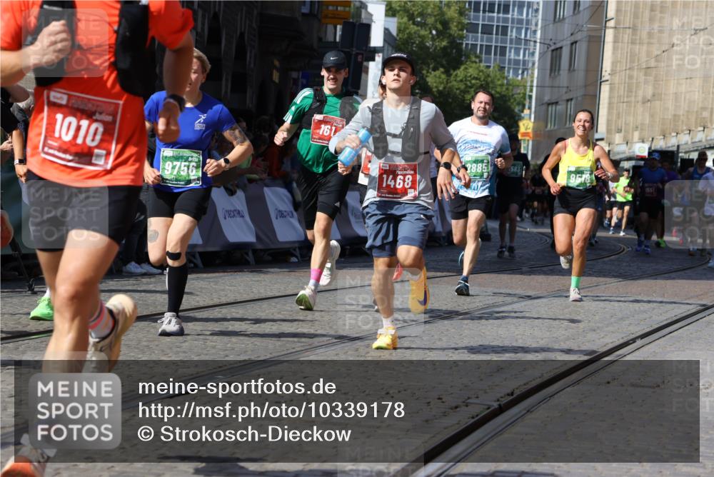 13.09.2026 - 21. swb-Marathon Bremen Strokosch-Dieckow http://msf.ph/oto/10339178 13.09.2026 13:20:07 Ziel 161, 411, 461, 495, 1010, 1053, 1281, 1468, 1535, 1551, 1642, 1972, 2870, 2906, 3240, 3319, 3411, 3966, 4101, 4479, 4480, 7037, 7404, 7488, 7655, 8185, 8263, 9082, 9359, 9984, 13192, 232, 655, 1750, 1931, 2122, 2577, 2885, 3685, 4351, 5450, 5583, 6901, 7018, 7341, 7664, 8178, 9047, 9518, 9756 meine-sportfotos.de