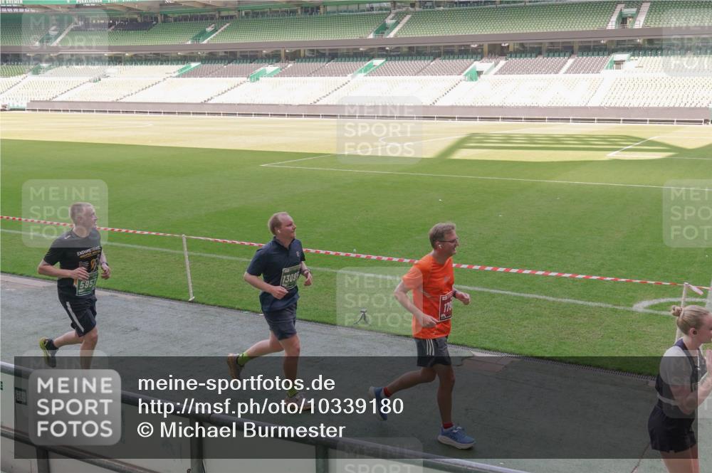 13.09.2026 - 21. swb-Marathon Bremen Michael Burmester http://msf.ph/oto/10339180 13.09.2026 13:18:11 Laufen im Stadion 267, 311, 404, 449, 486, 546, 588, 732, 753, 837, 921, 1057, 1424, 1425, 1431, 1765, 1790, 1813, 1844, 1868, 1987, 2056, 2067, 2096, 2123, 2137, 2224, 2294, 2357, 2358, 2381, 2389, 2419, 2453, 2532, 2550, 2586, 2601, 2614, 2622, 2647, 2655, 2797, 2821, 2849, 2857, 2879, 2880, 2893, 2944, 2984, 2999, 3096, 3100, 3104, 3146, 3180, 3195, 3210, 3213, 3285, 3287, 3314, 3337, 3421, 3431, 3476, 3479, 3506, 3537, 3548, 3619, 3633, 3654, 3740, 3879, 4478 meine-sportfotos.de