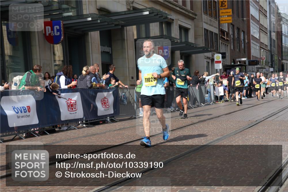 13.09.2026 - 21. swb-Marathon Bremen Strokosch-Dieckow http://msf.ph/oto/10339190 13.09.2026 11:06:18 Ziel 10323, 10654, 10795, 10849, 10852, 10853, 10989, 11021, 11028, 11066, 11240, 11370, 11729, 12146, 12217, 12219, 12485, 10204, 10375, 10376, 10662, 10681, 10682, 11029, 11156, 11340, 11374, 11432, 11460, 11674, 11690, 11729, 11775, 11786, 11849, 12479, 12486 meine-sportfotos.de