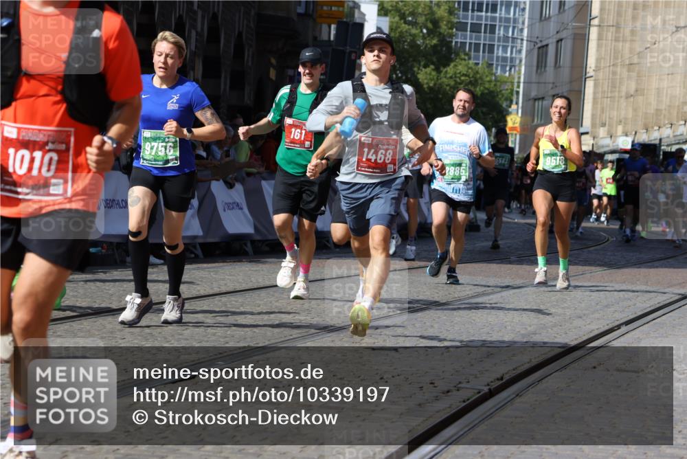 13.09.2026 - 21. swb-Marathon Bremen Strokosch-Dieckow http://msf.ph/oto/10339197 13.09.2026 13:20:07 Ziel 161, 411, 461, 495, 1010, 1053, 1281, 1468, 1535, 1551, 1642, 1972, 2870, 2906, 3240, 3319, 3411, 3966, 4101, 4479, 4480, 7037, 7404, 7488, 7655, 8185, 8263, 9082, 9359, 9984, 13192, 232, 655, 1750, 1931, 2122, 2577, 2885, 3685, 4351, 5450, 5583, 6901, 7018, 7341, 7664, 8178, 9047, 9518, 9756 meine-sportfotos.de